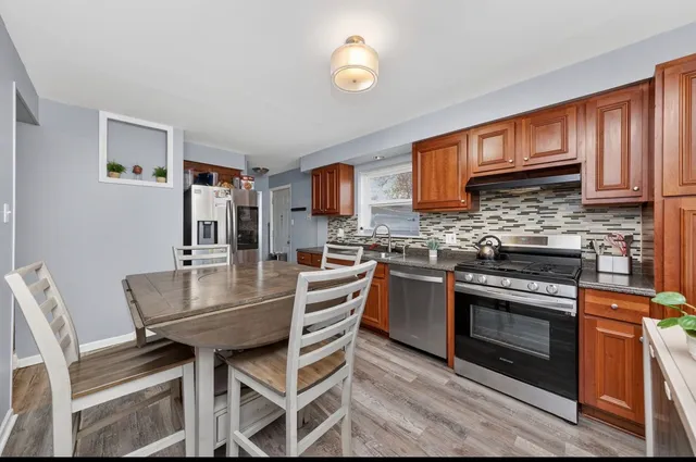 $263,900 | 350 Carey Court, Chicago Heights, IL 60411