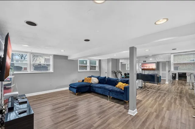 $263,900 | 350 Carey Court, Chicago Heights, IL 60411