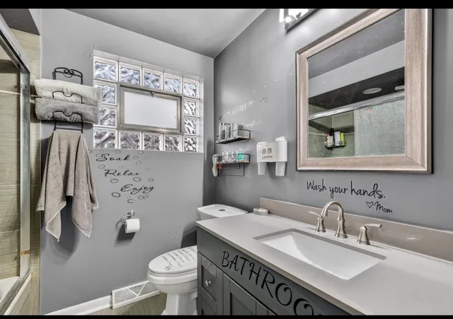 $263,900 | 350 Carey Court, Chicago Heights, IL 60411