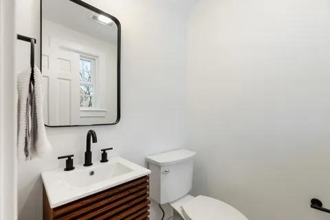 $1,799,000 | 1 Town Way, Winchester, MA 01890