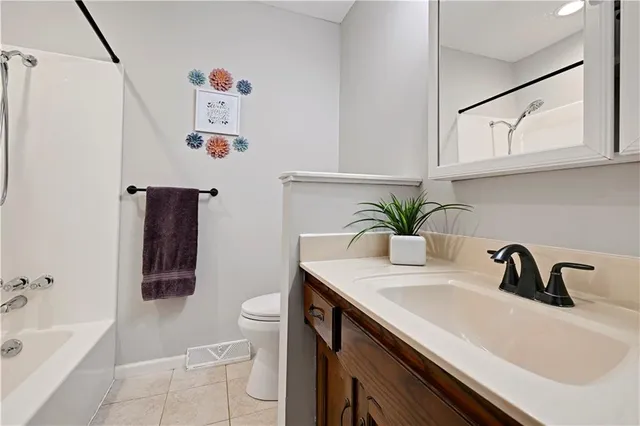 $595,000 | 19430 Hardy Street, Stilwell, KS 66085