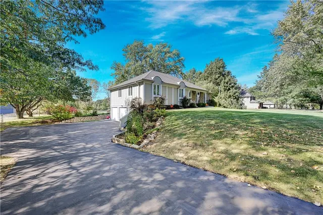 $595,000 | 19430 Hardy Street, Stilwell, KS 66085