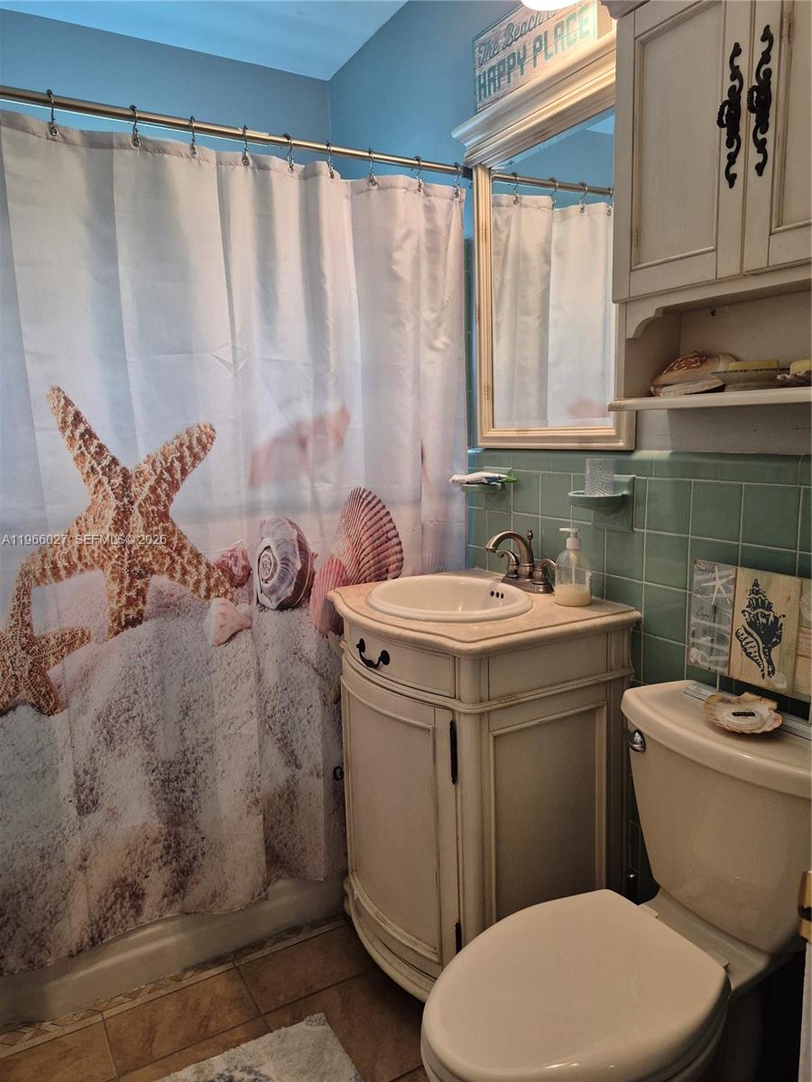16721 Southwest 298th Terrace Homestead, FL 33030 - Photo 10 of 19 a bathroom with a sink toilet and shower