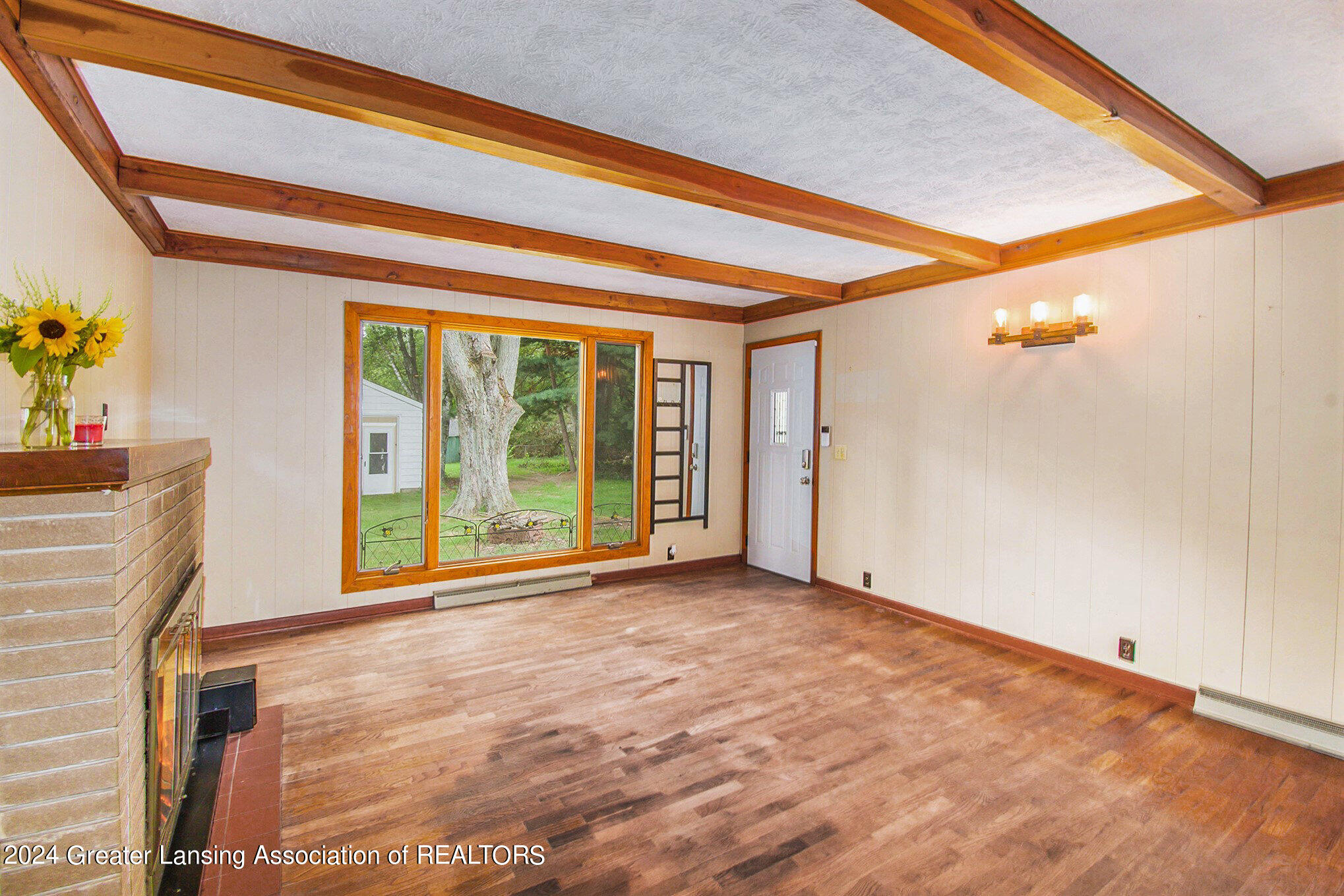 6252 Hilliard Road Lansing, MI 48911 - Photo 6 of 23 Living Room