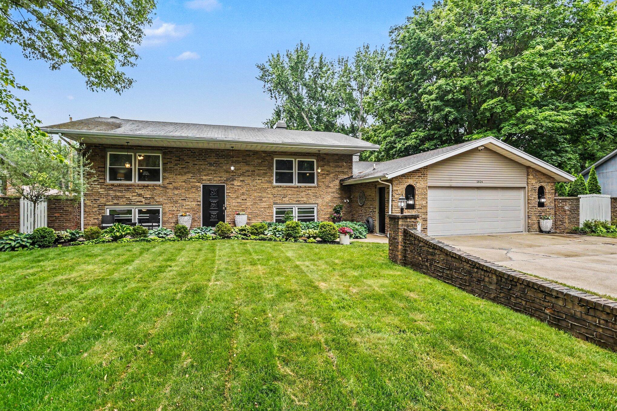 1556 Jasmine Road St. Joseph, MI 49085 - Photo 2 of 31 003_file_3848