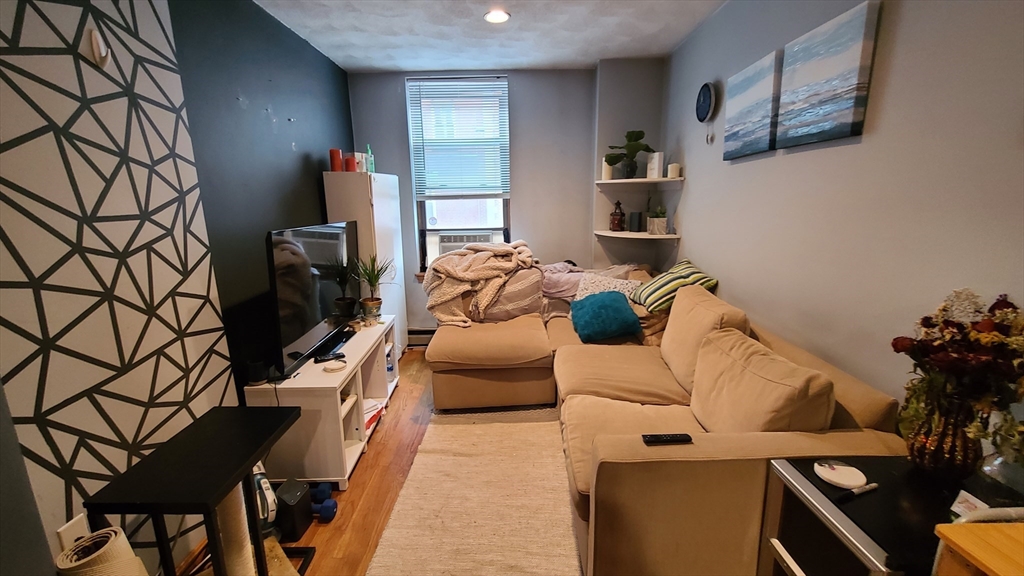 183 Endicott Street, Unit 1 Boston, MA 02113 - Photo 3 of 11