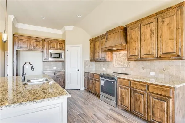 $2,500 | 320 Oar Wood Drive, Granbury, TX 76049