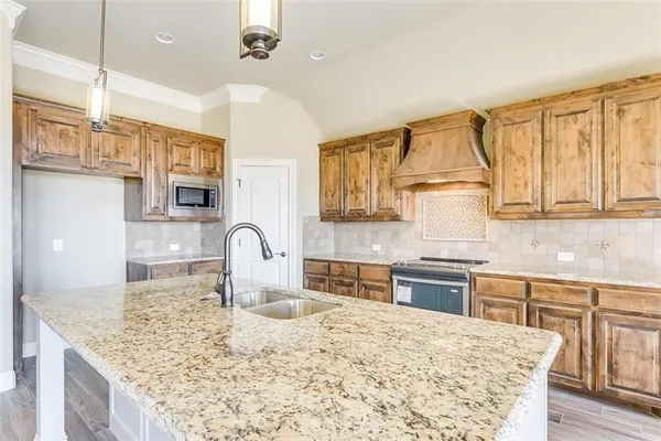 $2,500 | 320 Oar Wood Drive, Granbury, TX 76049