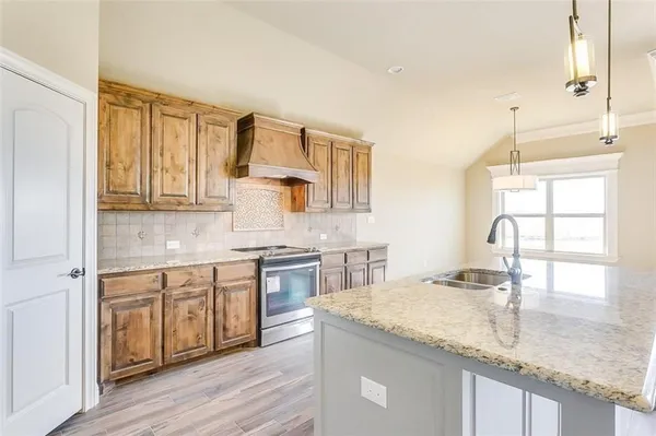 $2,500 | 320 Oar Wood Drive, Granbury, TX 76049