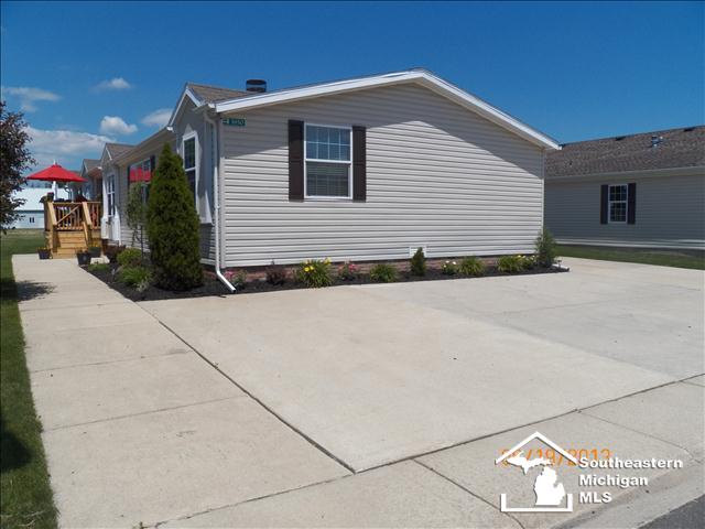 3850 Ryans Ridge Monroe, MI 48161 - Photo 12 of 20 20359773-11.JPG