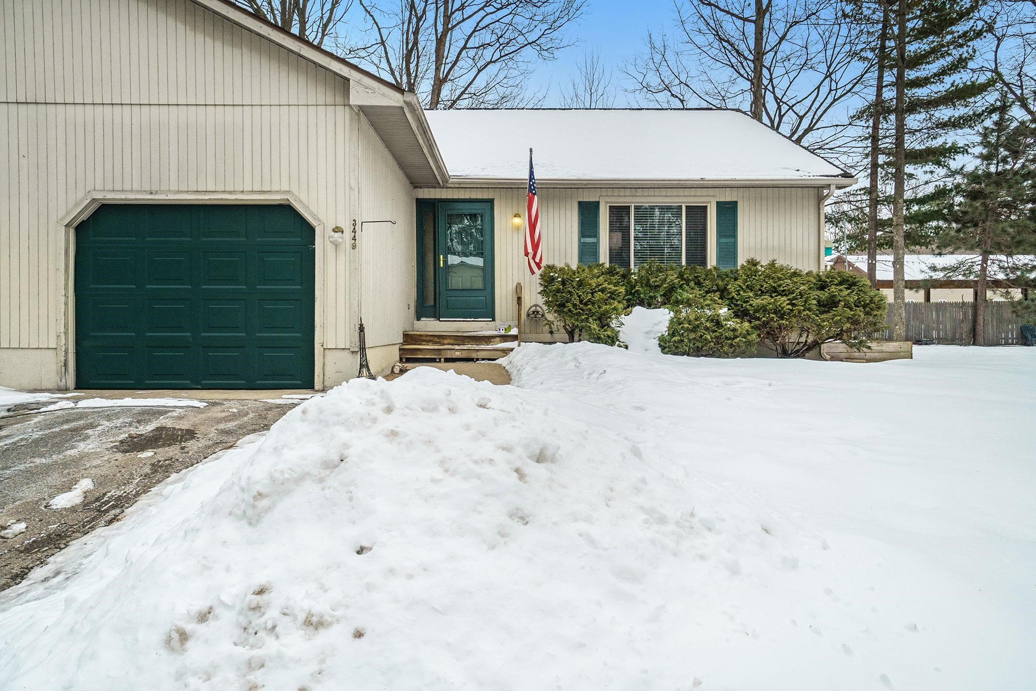 3449 Holiday Road Traverse City, MI 49686 - Photo 20 of 20 1906735-19.JPG