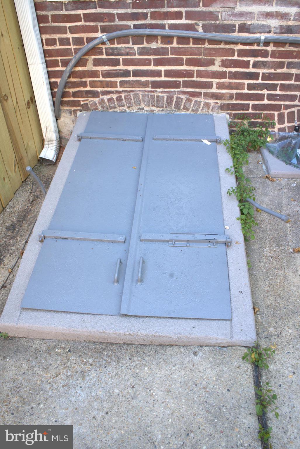 117 South Wickham Road Baltimore, MD 21229 - Photo 117 of 121 Back gate