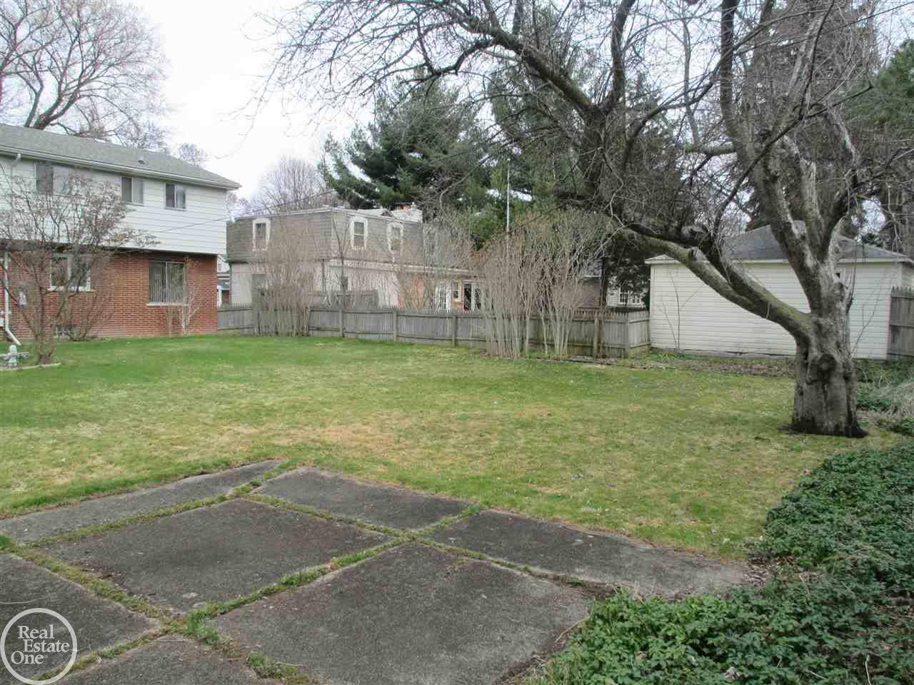 763 Hampton Road Grosse Pointe, MI 48236 - Photo 16 of 16 31244458-15.JPG