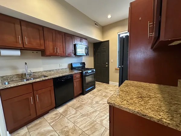 $2,500 | 4633 North Kenmore Avenue, Unit 1S, Chicago, IL 60640