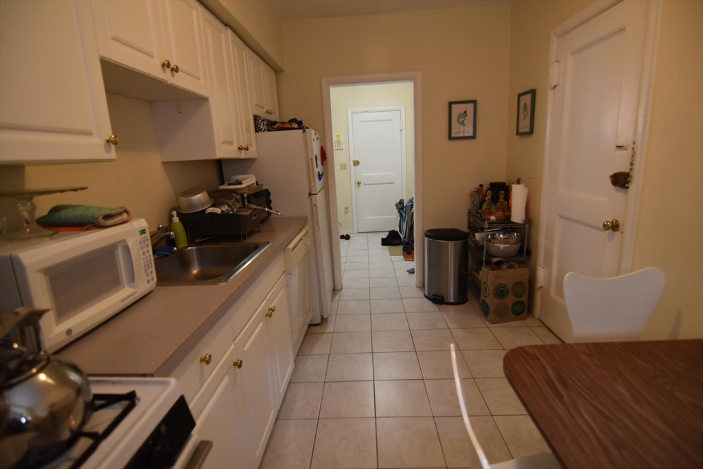 45 Green Street, Unit B2 Brookline, MA 02446 - Photo 9 of 12