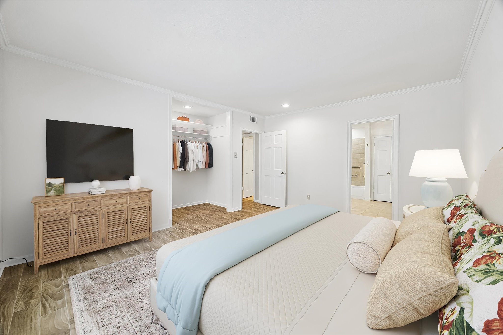 2230 South Piney Point Road, Unit 103 Houston, TX 77063 - Photo 15 of 28 This beautiful and spacious Primary suite has a remarkable versatile nook that can be used for an office space/extra closet or more! (this room is virtually staged)