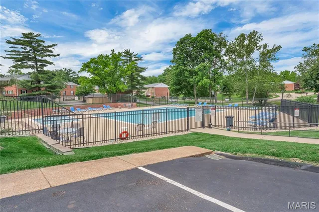 $169,900 | 13489 Beaulac Drive, Chesterfield, MO 63141