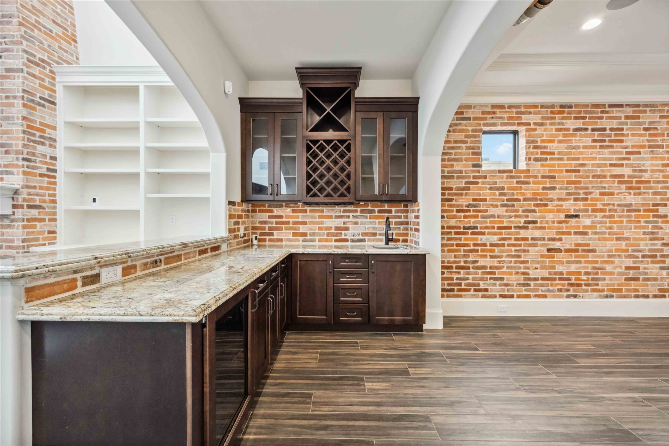 215 Malone Street Houston, TX 77007 - Photo 18 of 48 Wet Bar
