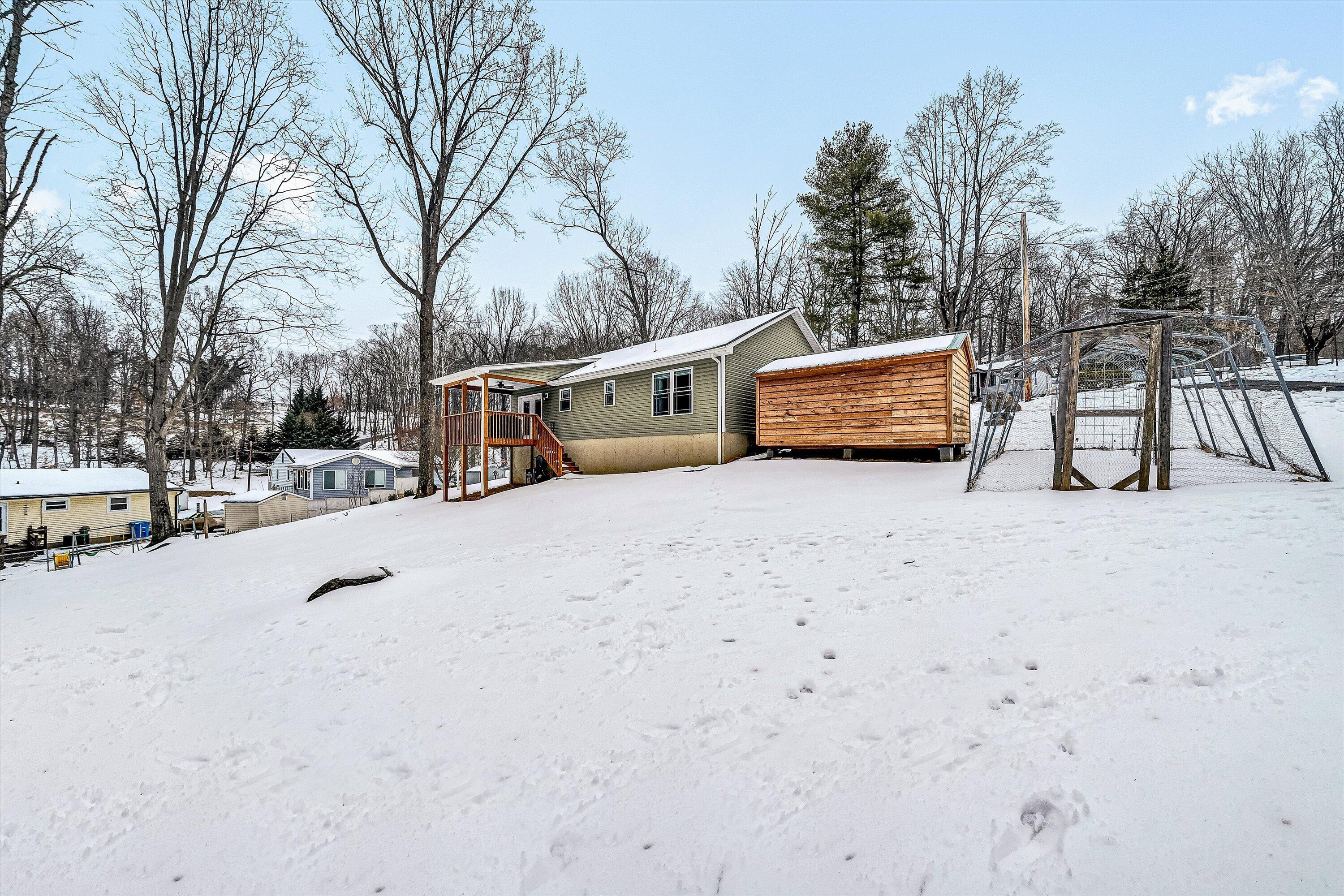 2111 Woodland Road Southeast Roanoke, VA 24014 - Photo 29 of 31 a view of outdoor space with trees