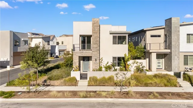 a view of a house with outdoor space