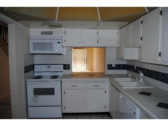 6557 Racquet Club Drive, Unit 121 Lauderhill, FL 33319 - Photo 4 of 9 Kitchen