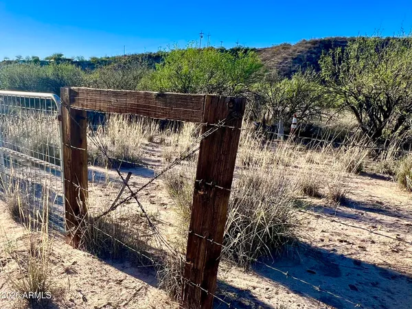 a view of a houses with a yard