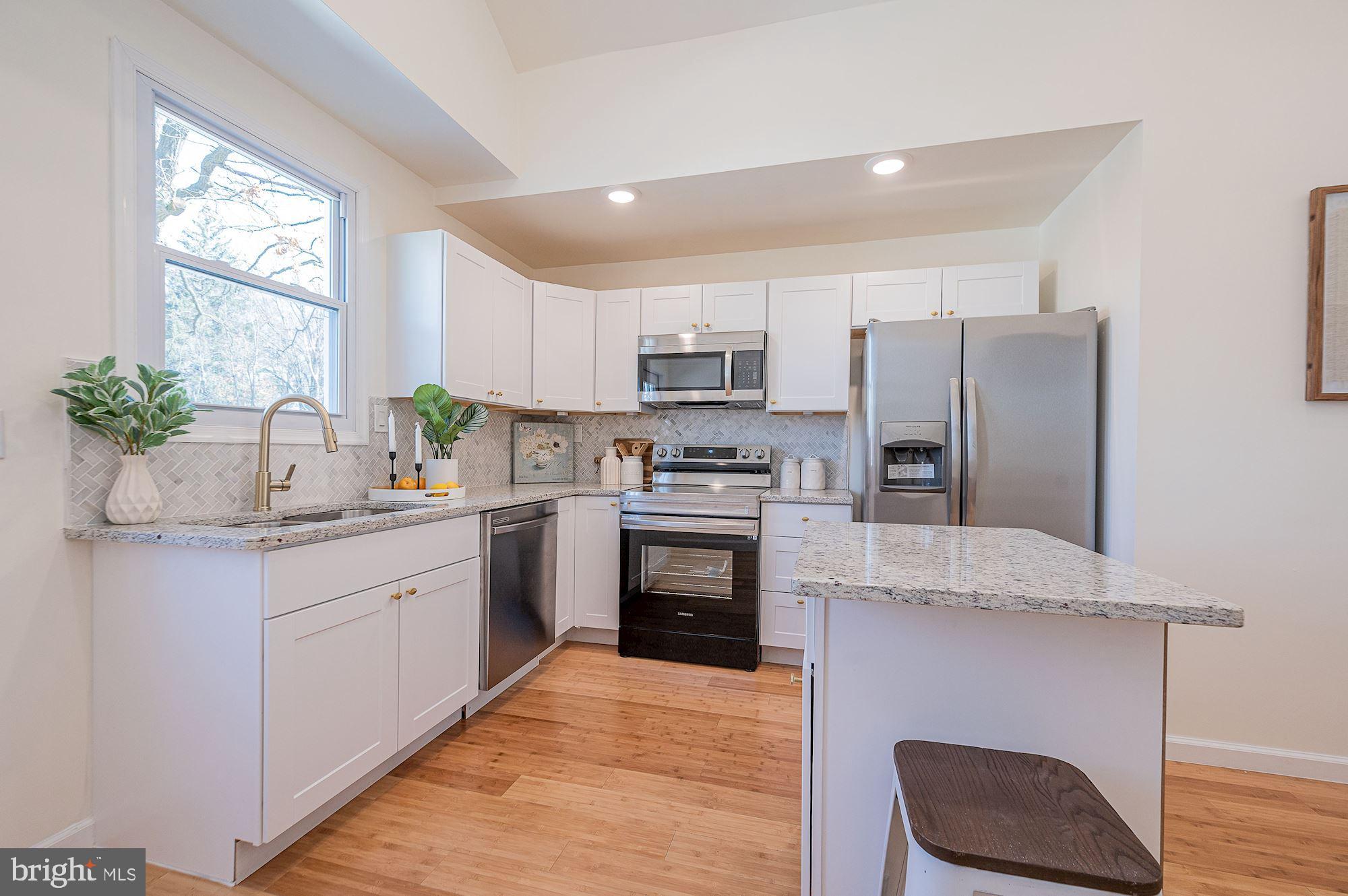 7904 Gilmore Avenue Rosedale, MD 21237 - Photo 9 of 37 Eat-in Kitchen