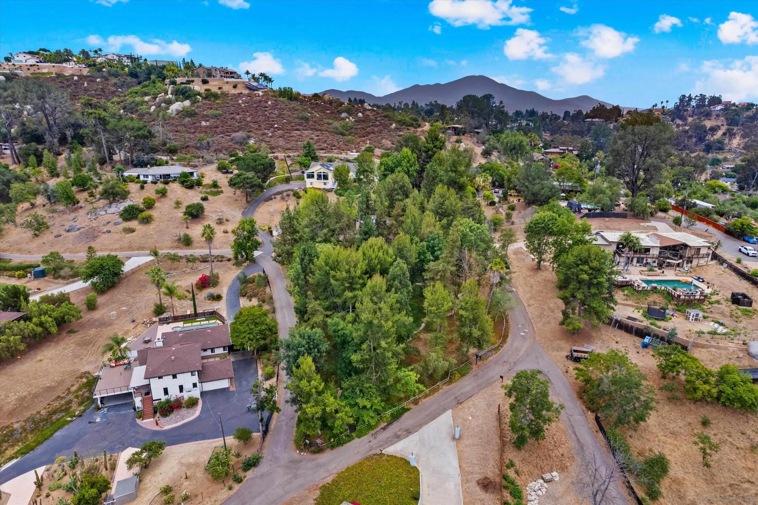 869 Van Horn Road El Cajon, CA 92019 - Photo 3 of 36