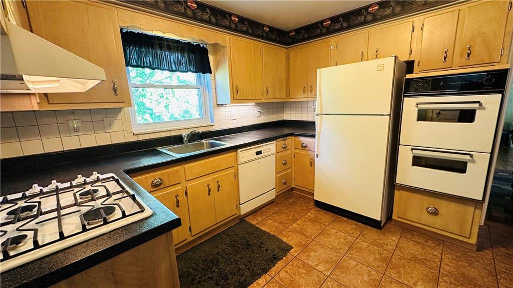 3218 Eastview Road Bethel Park, PA 15102 - Photo 26 of 49 Another angle of kitchen.