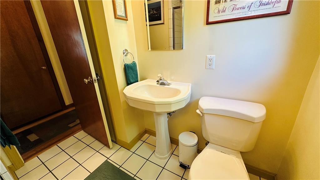 3218 Eastview Road Bethel Park, PA 15102 - Photo 31 of 49 Main level bathroom.