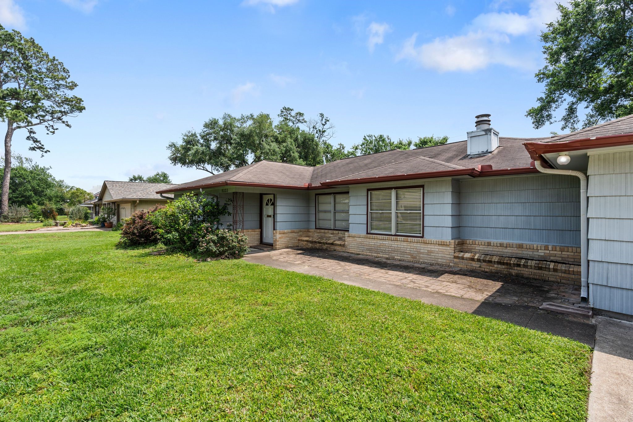 9333 Walterville Road Houston, TX 77080 - Photo 2 of 36
