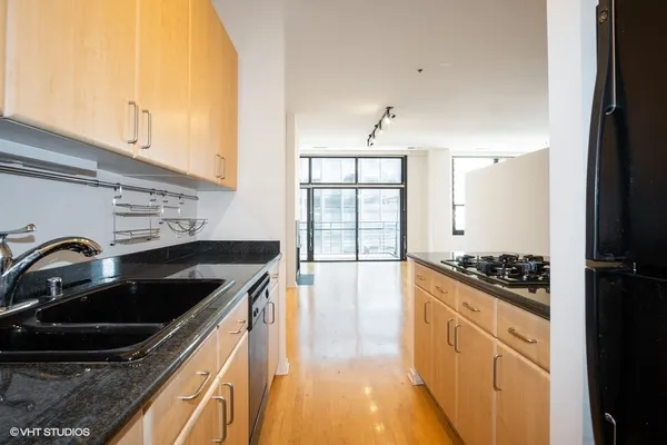 $300,000 | 130 South Canal Street, Unit 816, Chicago, IL 60606