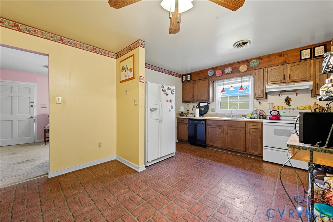5606 Retriever Road Richmond, VA 23237 - Photo 7 of 27 a kitchen with refrigerator cabinets and window