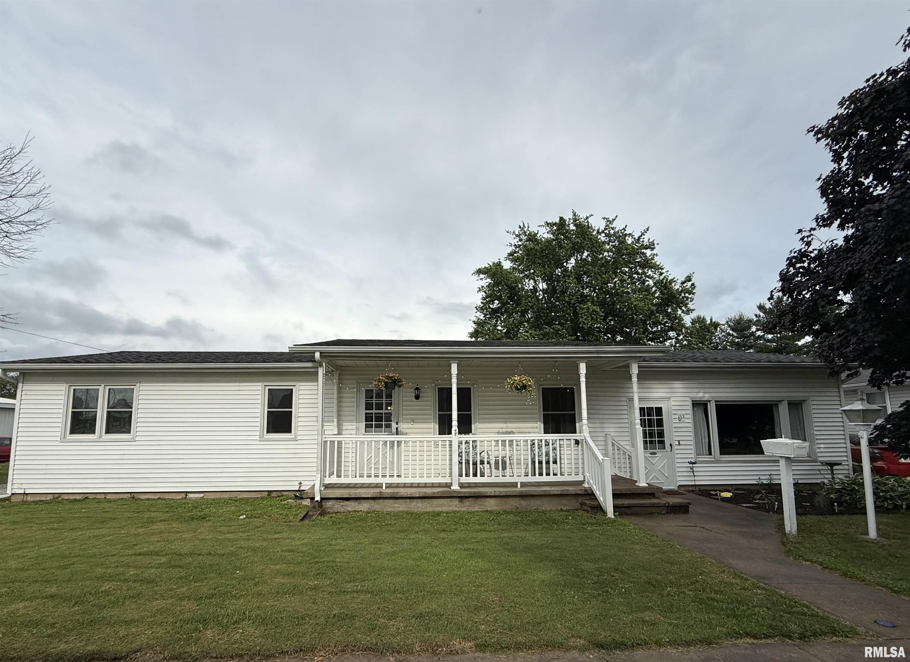 611 South Maple Street Lewistown, IL 61542 - Photo 2 of 59