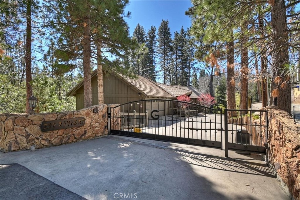 299 Riviera Drive Lake Arrowhead, CA 92352 - Photo 4 of 63