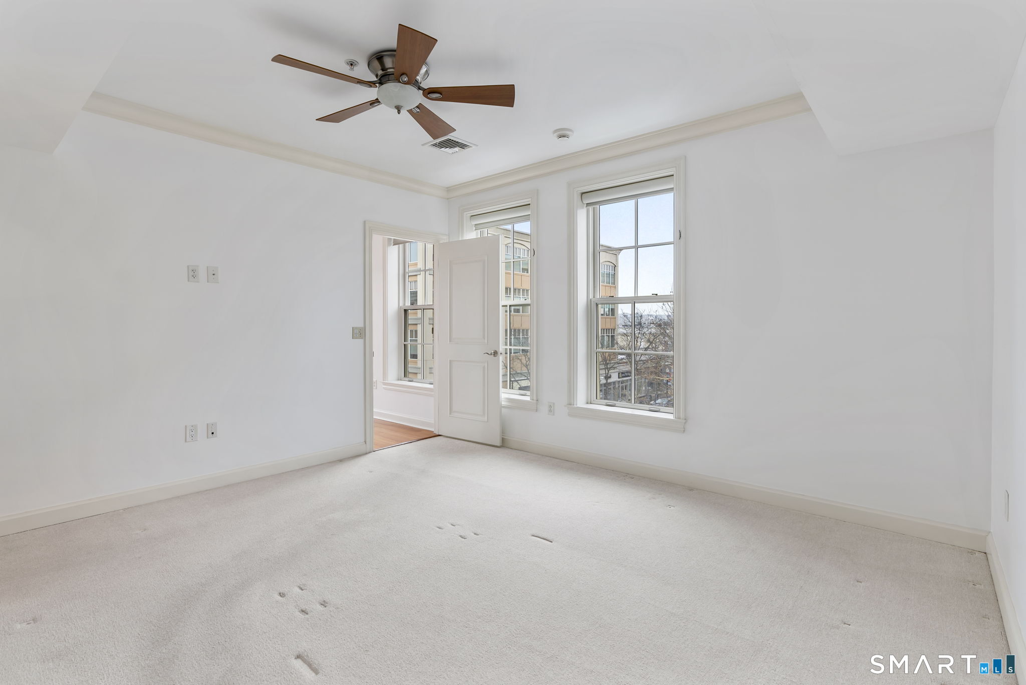 85 Memorial Road, Unit 313 West Hartford, CT 06107 - Photo 19 of 30 Primary bedroom suite