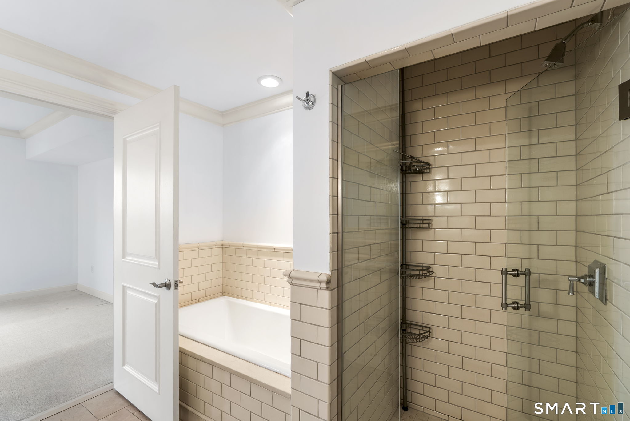 85 Memorial Road, Unit 313 West Hartford, CT 06107 - Photo 22 of 30 Primary bath