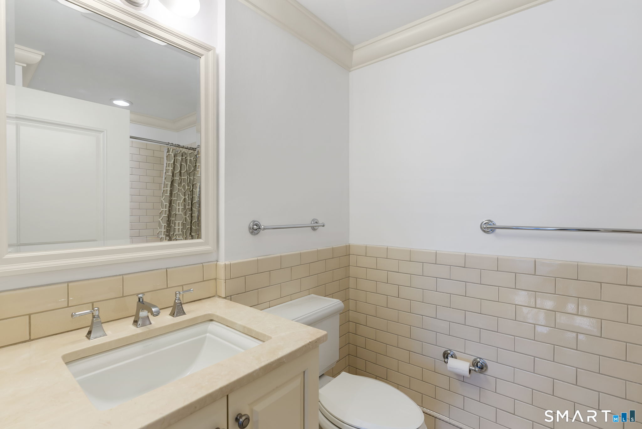 85 Memorial Road, Unit 313 West Hartford, CT 06107 - Photo 28 of 30 Full guest bathroom