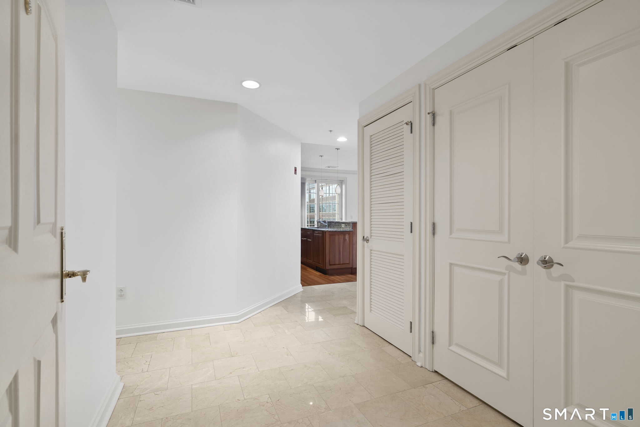 85 Memorial Road, Unit 313 West Hartford, CT 06107 - Photo 9 of 30 Foyer