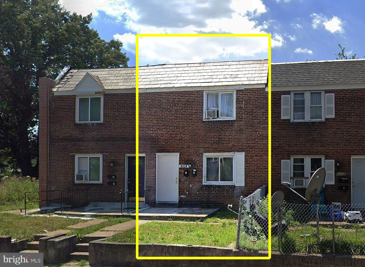 a view of a house with swimming pool and yard