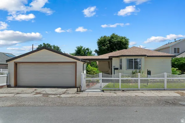 $324,900 | 2653 South 8990th Street West, Magna, UT 84044