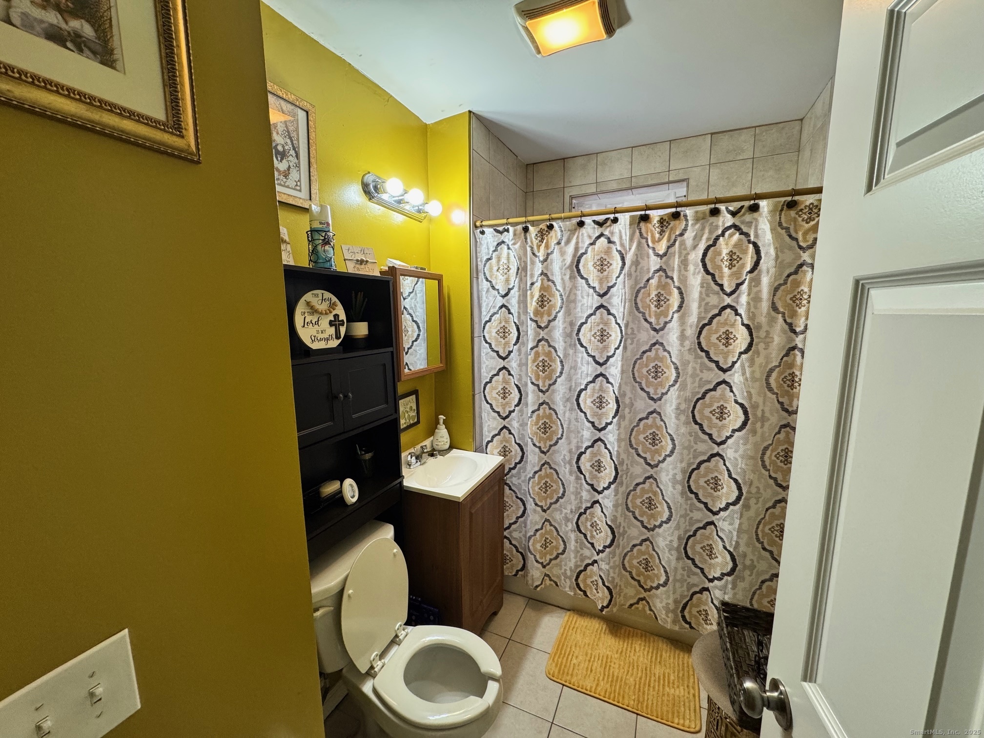 204 Magnolia Street, Unit 2S Hartford, CT 06112 - Photo 7 of 11 a bathroom with a toilet and a shower curtain
