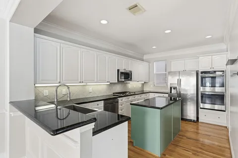 $3,200 | 827 Rosine Street, Houston, TX 77019