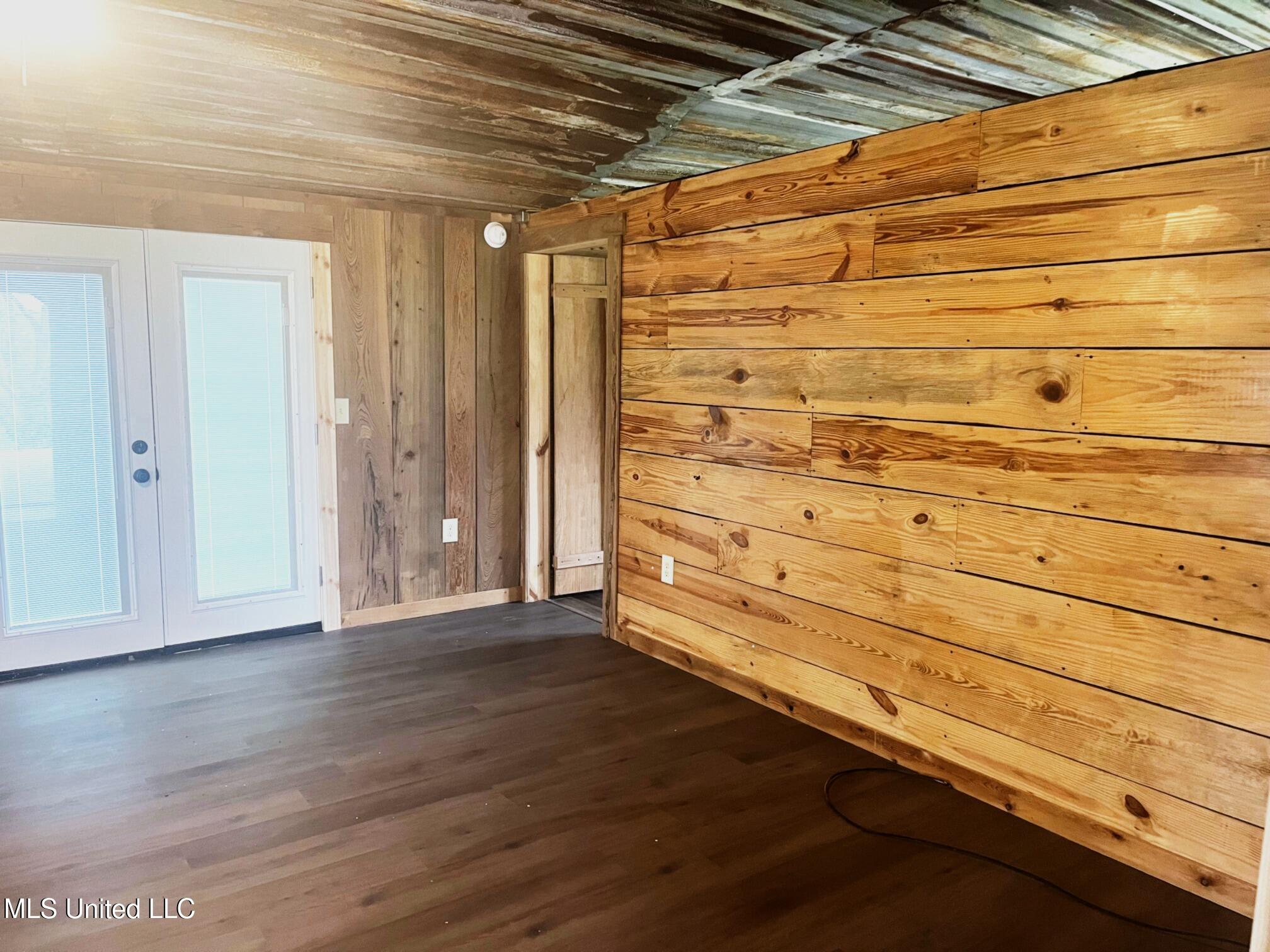 17 B Street Bay Springs, MS 39422 - Photo 7 of 28 Living 2
