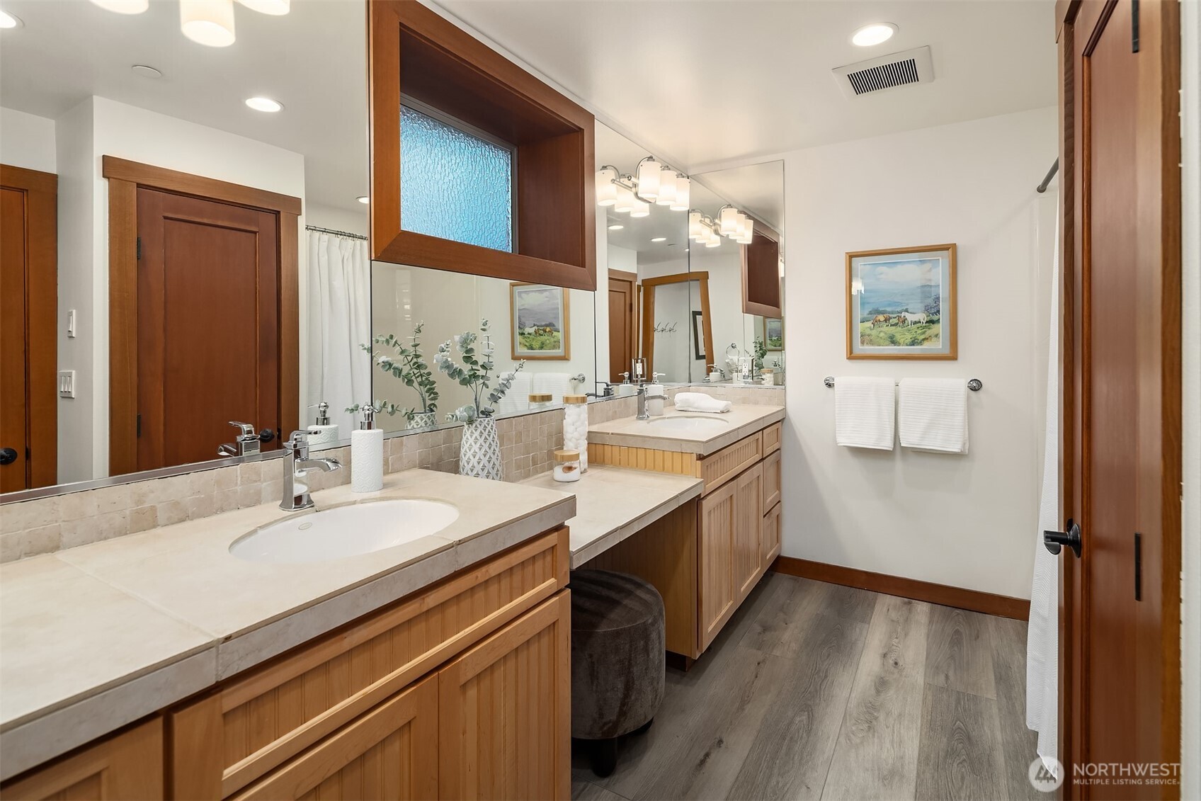 10929 Southeast Lake Road Bellevue, WA 98004 - Photo 21 of 40
