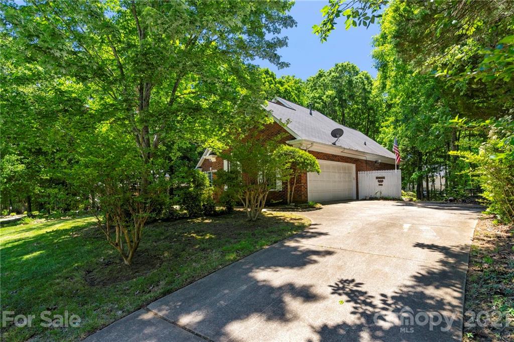 8265 Hunley Ridge Road Matthews, NC 28104 - Photo 3 of 26 Gallery Image 3