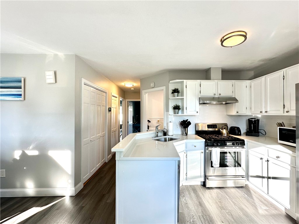 90 Wolcott Avenue, Unit 1 Middletown, RI 02842 - Photo 2 of 22