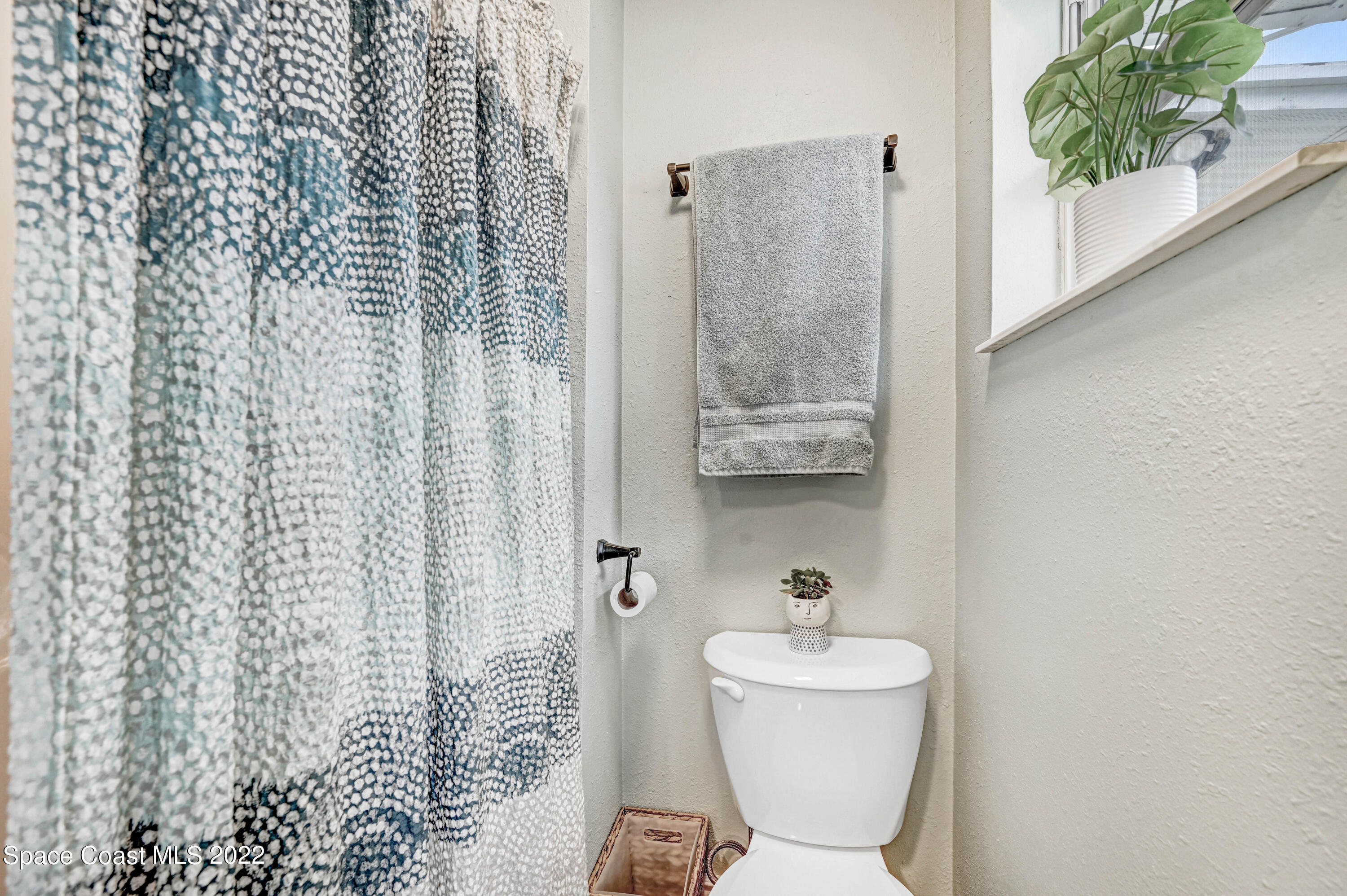 1304 Lichty Street Palm Bay, FL 32905 - Photo 26 of 57 Pool bath (guest)