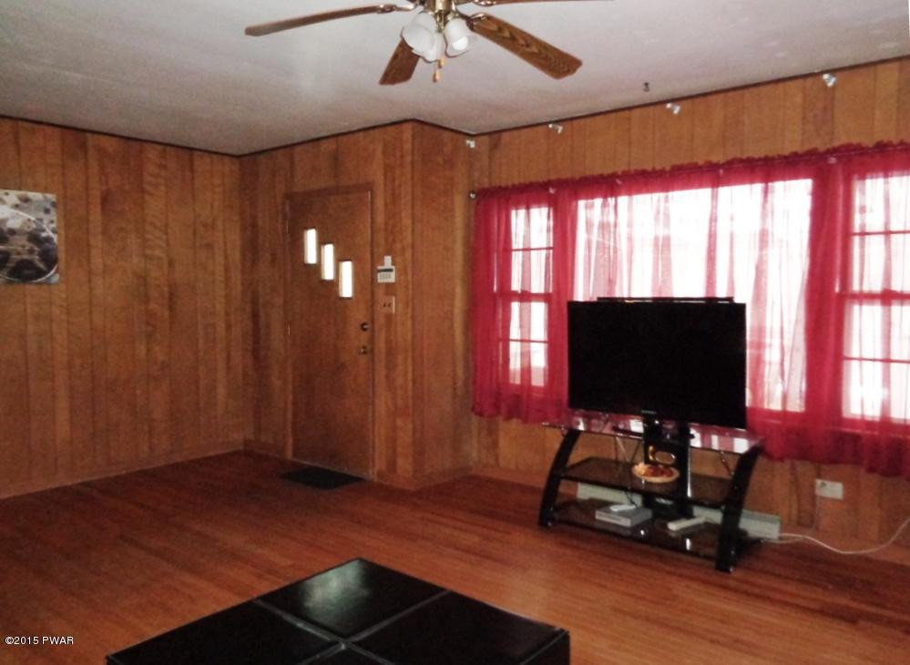 107 Elm Road Tafton, PA 18464 - Photo 17 of 38 Living Room (2).JPG