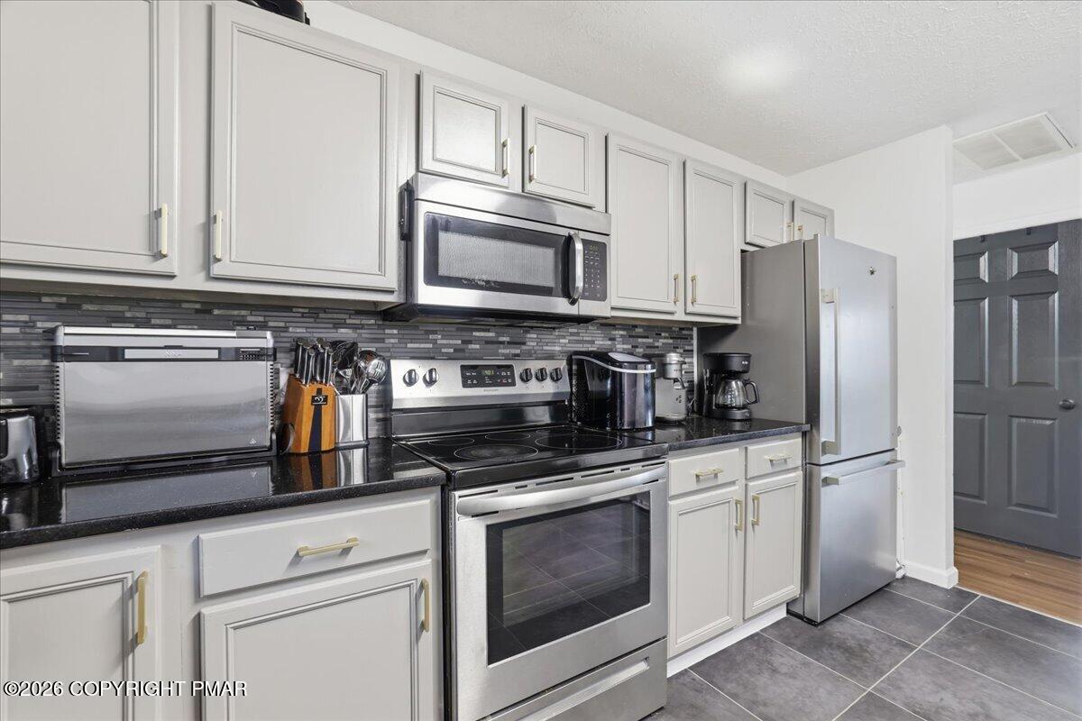 2108 Freedom Way Pocono Summit, PA 18346 - Photo 27 of 92 027-028_847A3994